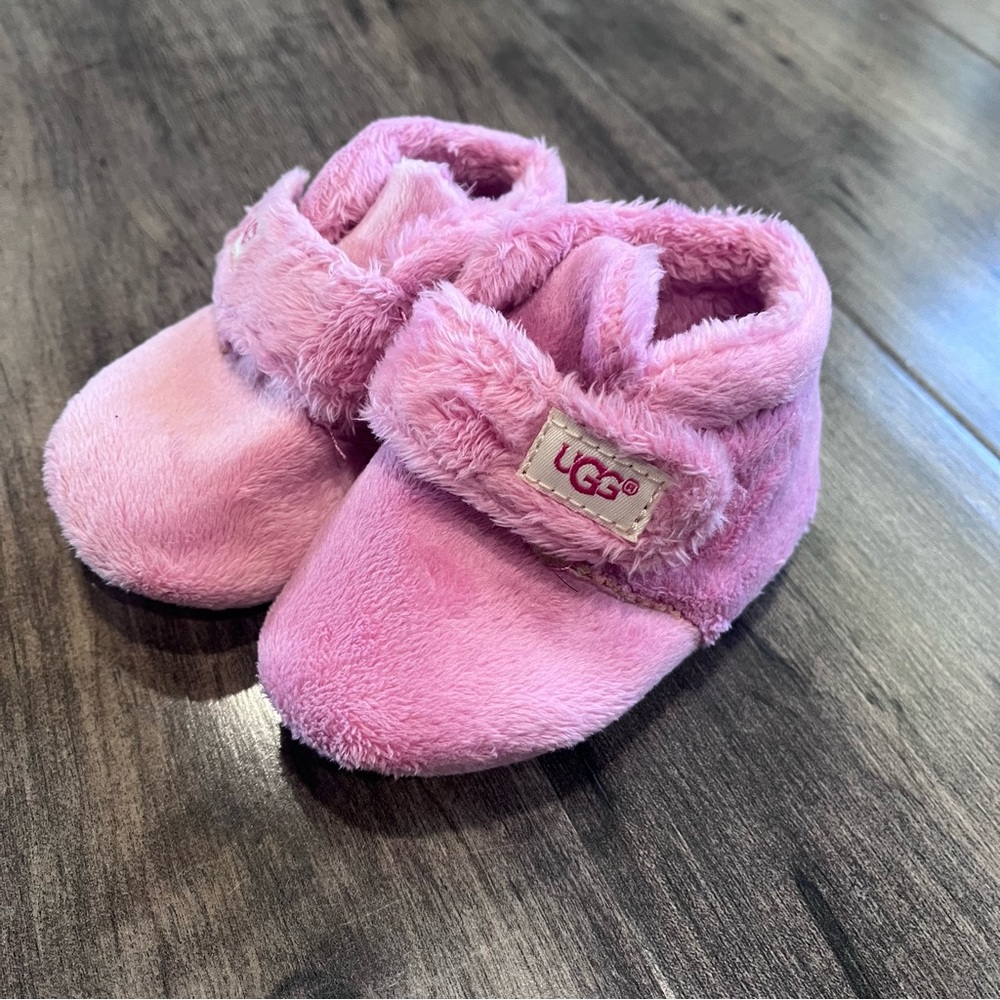 Ugg Bixbee booties, bubblegum color, size 2/3